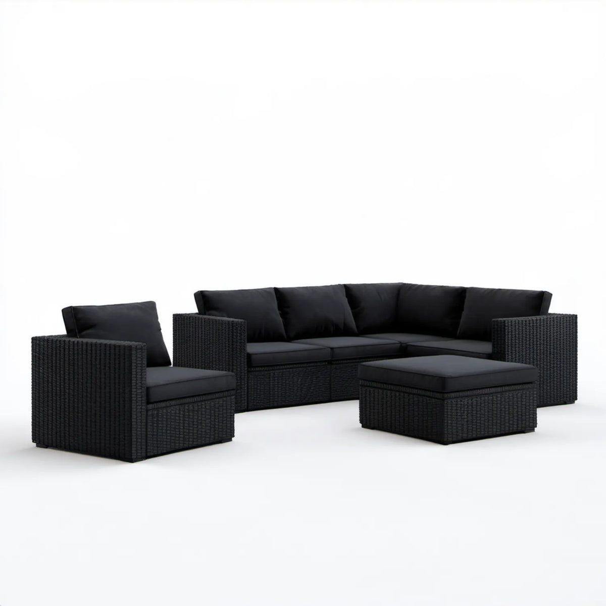 Czarny zestaw z technorattanu PE: sofa 210 x 70 x 63 cm, fotel 82 x 70 x 63 cm i pufa 70 x 70 x 30 cm