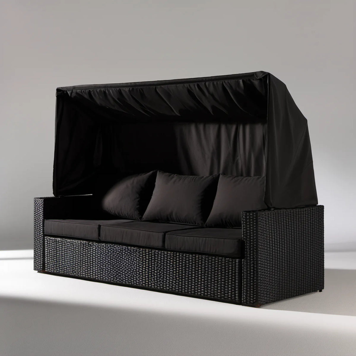 Czarna sofa ogrodowa 3-osobowa z daszkiem 180 × 75 × 180 cm