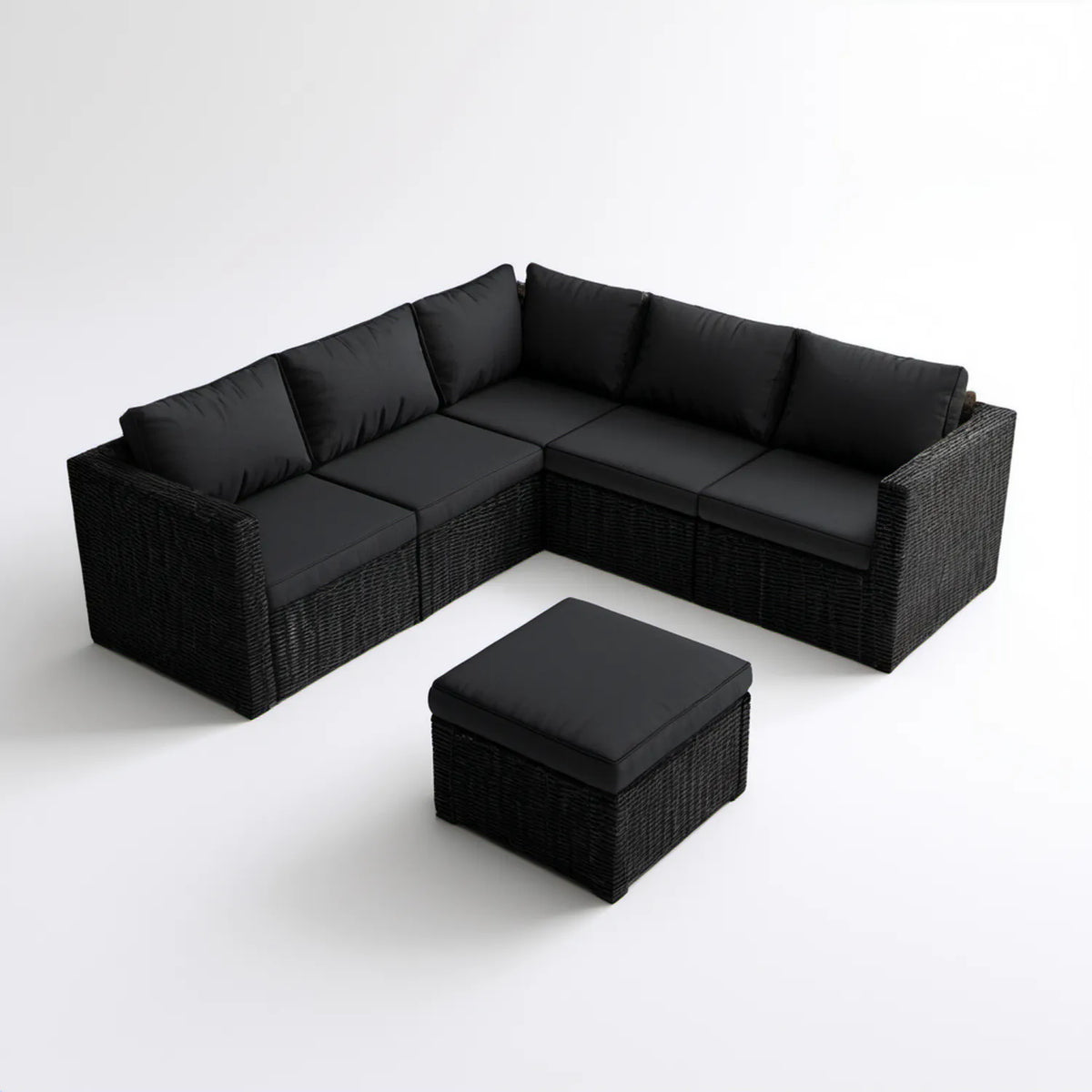 Czarny modułowy narożnik ogrodowy z pufą z technorattanu 220 x 220 x 63 cm